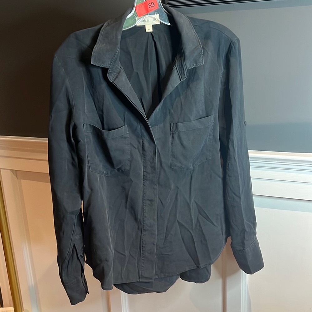 cloth & stone back split  button up top - Picture 2 of 5